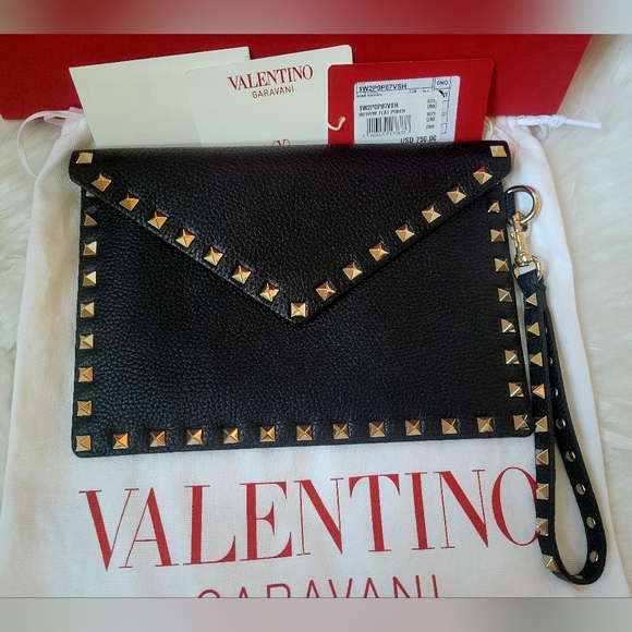 Valentino Garavani Handbags - VALENTINO GARAVANI Pebbled Calfskin Medium Rockstud Envelope Wristlet Black
